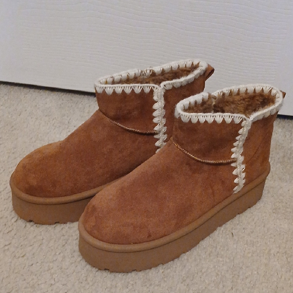 BAMBOO Brown Suede Platform Cream Stitching Booties Women's 8